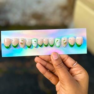Hello Kitty Green Press On Nail Set